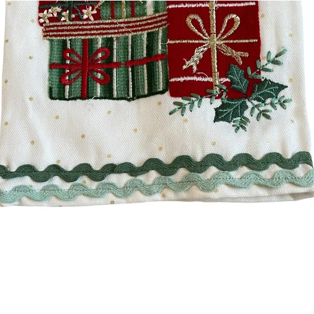 Cupcakes & Cashmere Christmas Present Kitchen Towels Set of 3 Embroidered New